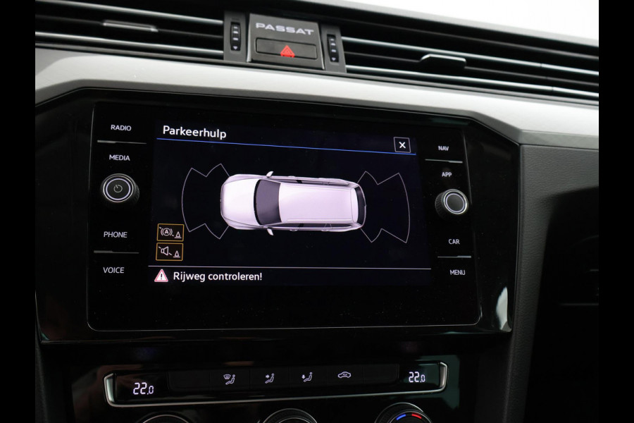 Volkswagen Passat Variant 1.5 TSI 150 PK DSG AUT. + WEGKL. TREKHAAK | 19 INCH LMV | ADAPTIVE CRUISE | APPLE CARPLAY | LED