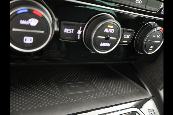 Volkswagen Passat Variant 1.5 TSI 150 PK DSG AUT. + WEGKL. TREKHAAK | 19 INCH LMV | ADAPTIVE CRUISE | APPLE CARPLAY | LED