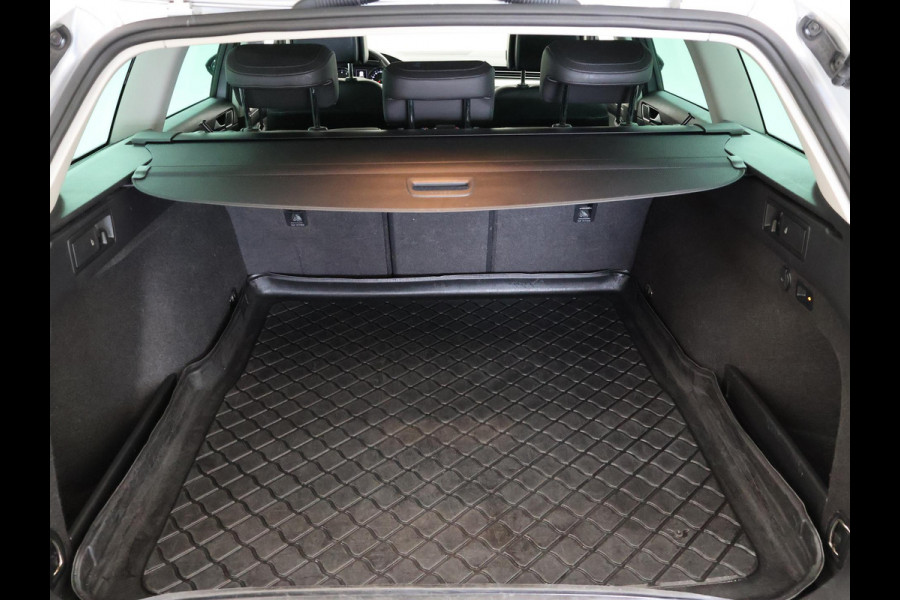 Volkswagen Passat Variant 1.5 TSI 150 PK DSG AUT. + WEGKL. TREKHAAK | 19 INCH LMV | ADAPTIVE CRUISE | APPLE CARPLAY | LED