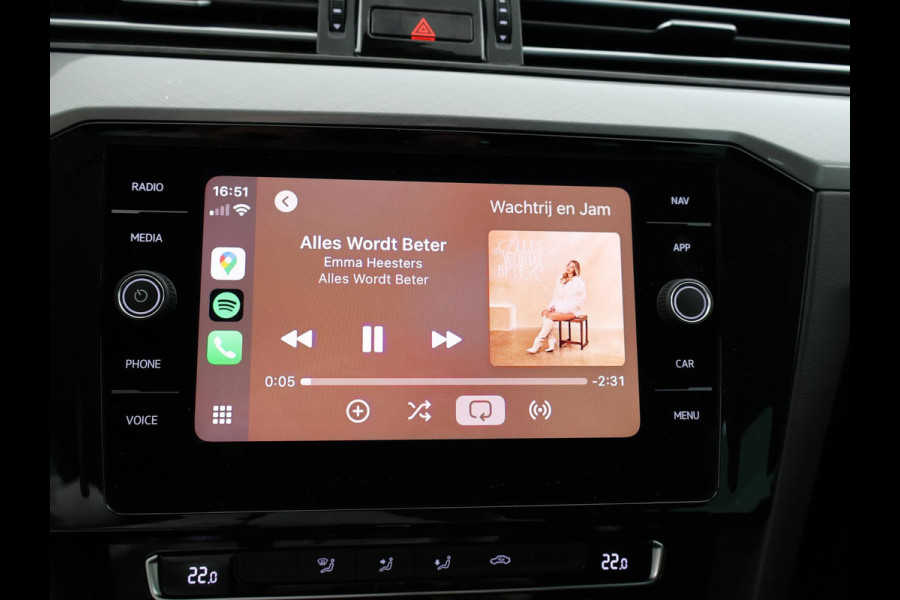 Volkswagen Passat Variant 1.5 TSI 150 PK DSG AUT. + WEGKL. TREKHAAK | 19 INCH LMV | ADAPTIVE CRUISE | APPLE CARPLAY | LED