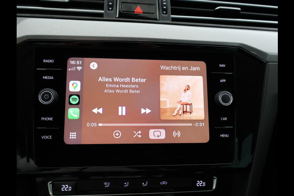 Volkswagen Passat Variant 1.5 TSI 150 PK DSG AUT. + WEGKL. TREKHAAK | 19 INCH LMV | ADAPTIVE CRUISE | APPLE CARPLAY | LED
