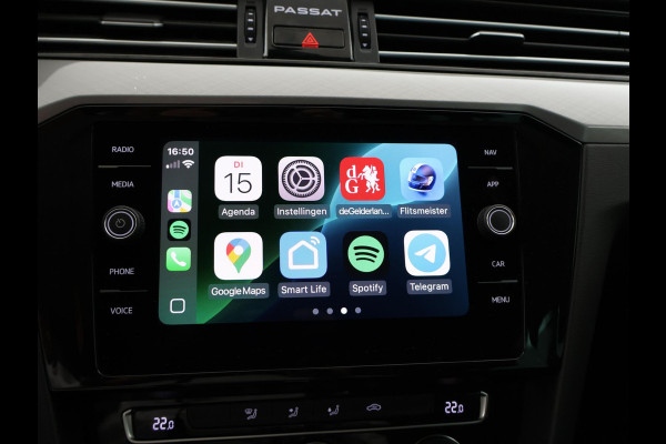 Volkswagen Passat Variant 1.5 TSI 150 PK DSG AUT. + WEGKL. TREKHAAK | 19 INCH LMV | ADAPTIVE CRUISE | APPLE CARPLAY | LED