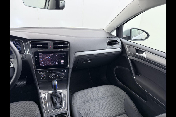 Volkswagen e-Golf e-Golf WARMTEPOMP| DODE HOEK| APPLE CARPLAY/ ANDROID AUTO| DIG. DASH | CAMERA| STOELVERW. |
