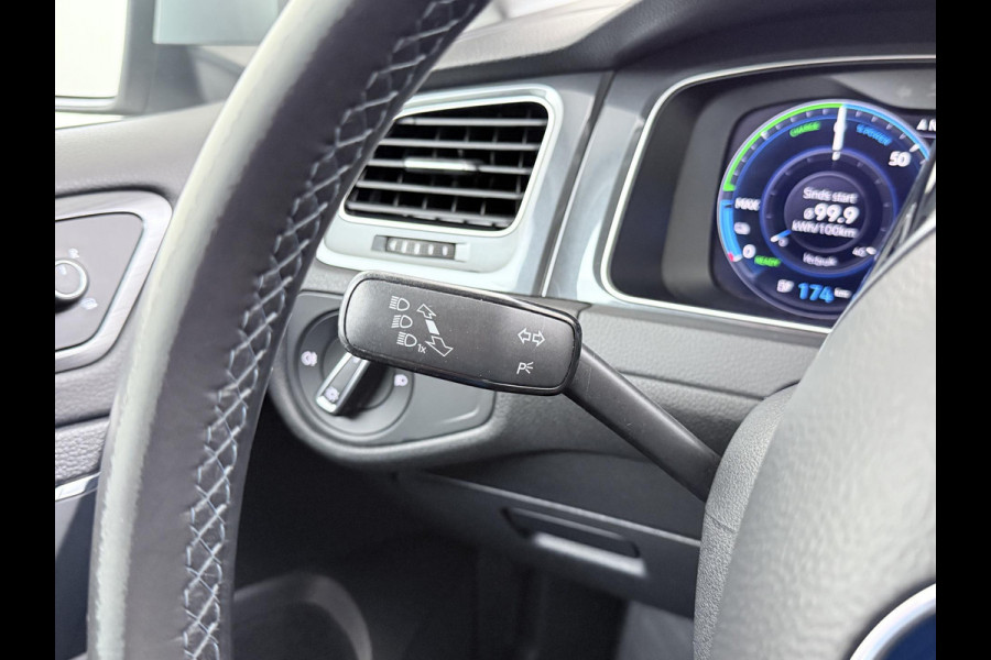 Volkswagen e-Golf e-Golf WARMTEPOMP| DODE HOEK| APPLE CARPLAY/ ANDROID AUTO| DIG. DASH | CAMERA| STOELVERW. |