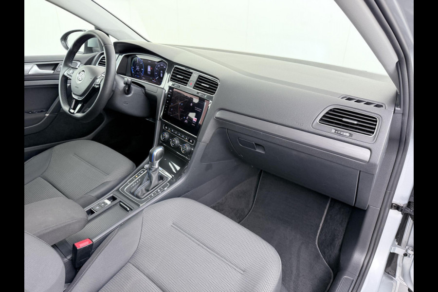Volkswagen e-Golf e-Golf WARMTEPOMP| DODE HOEK| APPLE CARPLAY/ ANDROID AUTO| DIG. DASH | CAMERA| STOELVERW. |