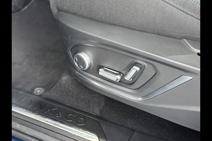 Lynk & Co 01 AUT-7 261pk PHEV Zwarte-Hemel Pano-Schuifdak Lmv 20" 360°Camera Apple Carplay Android Auto Adap.Cruise Navi Pdc Ecc Keyless Led  Elek.Memory.Stoel File assistent Dodehoek detector Elektrisch bedienbare achterklep Rijstrooksensor Wifi Verkeersbord detectie 425Nm koppel 3,7kw laadvermogen 1.800KG-Trekvermogen! €44.880 Nieuwprijs 1e Eigenaar Origineel NLse auto!