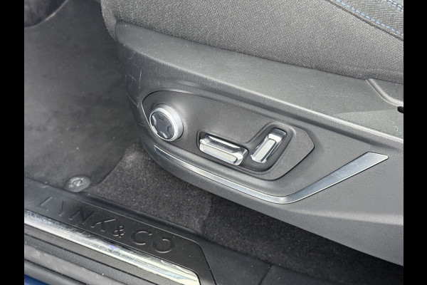 Lynk & Co 01 AUT-7 261pk PHEV Zwarte-Hemel Pano-Schuifdak Lmv 20" 360°Camera Apple Carplay Android Auto Adap.Cruise Navi Pdc Ecc Keyless Led  Elek.Memory.Stoel File assistent Dodehoek detector Elektrisch bedienbare achterklep Rijstrooksensor Wifi Verkeersbord detectie 425Nm koppel 3,7kw laadvermogen 1.800KG-Trekvermogen! €44.880 Nieuwprijs 1e Eigenaar Origineel NLse auto!