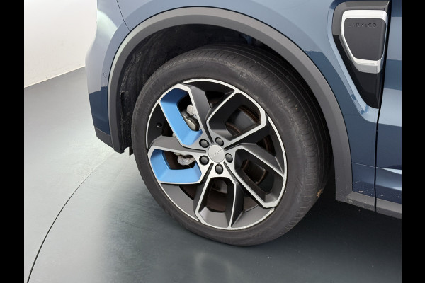 Lynk & Co 01 AUT-7 261pk PHEV Zwarte-Hemel Pano-Schuifdak Lmv 20" 360°Camera Apple Carplay Android Auto Adap.Cruise Navi Pdc Ecc Keyless Led  Elek.Memory.Stoel File assistent Dodehoek detector Elektrisch bedienbare achterklep Rijstrooksensor Wifi Verkeersbord detectie 425Nm koppel 3,7kw laadvermogen 1.800KG-Trekvermogen! €44.880 Nieuwprijs 1e Eigenaar Origineel NLse auto!