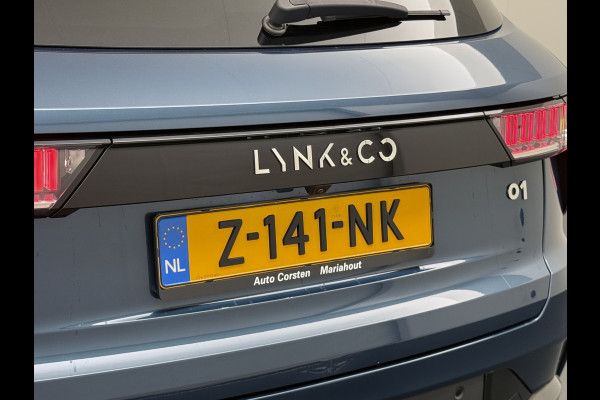 Lynk & Co 01 AUT-7 261pk PHEV Zwarte-Hemel Pano-Schuifdak Lmv 20" 360°Camera Apple Carplay Android Auto Adap.Cruise Navi Pdc Ecc Keyless Led  Elek.Memory.Stoel File assistent Dodehoek detector Elektrisch bedienbare achterklep Rijstrooksensor Wifi Verkeersbord detectie 425Nm koppel 3,7kw laadvermogen 1.800KG-Trekvermogen! €44.880 Nieuwprijs 1e Eigenaar Origineel NLse auto!