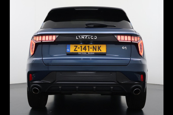 Lynk & Co 01 AUT-7 261pk PHEV Zwarte-Hemel Pano-Schuifdak Lmv 20" 360°Camera Apple Carplay Android Auto Adap.Cruise Navi Pdc Ecc Keyless Led  Elek.Memory.Stoel File assistent Dodehoek detector Elektrisch bedienbare achterklep Rijstrooksensor Wifi Verkeersbord detectie 425Nm koppel 3,7kw laadvermogen 1.800KG-Trekvermogen! €44.880 Nieuwprijs 1e Eigenaar Origineel NLse auto!