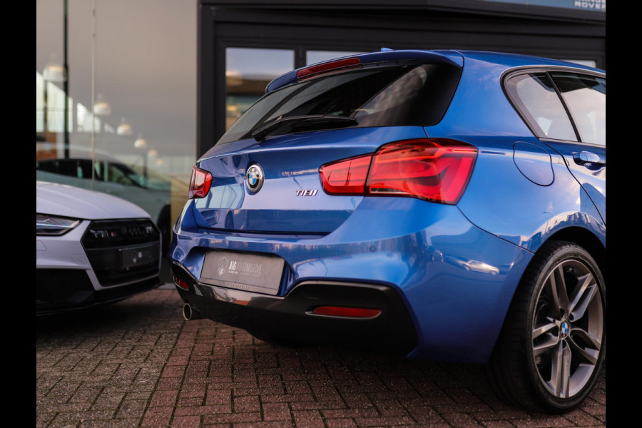 BMW 1-serie 118i Corporate Lease Executive | M-Sport | Shadowline | Leder | Stoelverw. | 18" LM