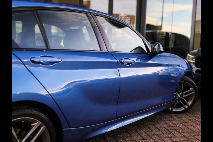 BMW 1-serie 118i Corporate Lease Executive | M-Sport | Shadowline | Leder | Stoelverw. | 18" LM