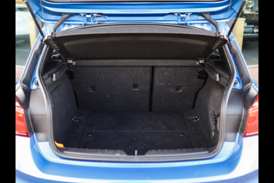 BMW 1-serie 118i Corporate Lease Executive | M-Sport | Shadowline | Leder | Stoelverw. | 18" LM