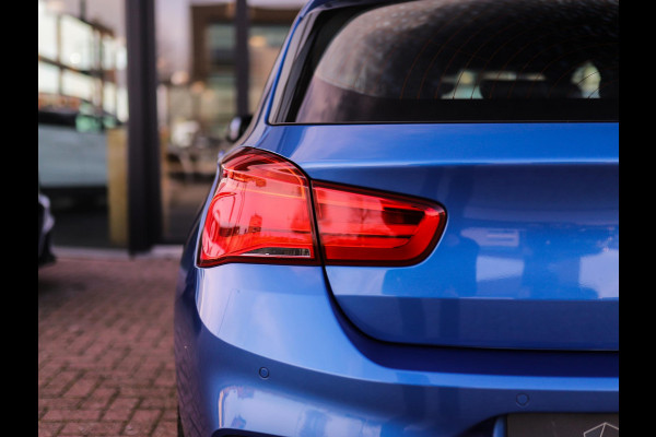 BMW 1-serie 118i Corporate Lease Executive | M-Sport | Shadowline | Leder | Stoelverw. | 18" LM
