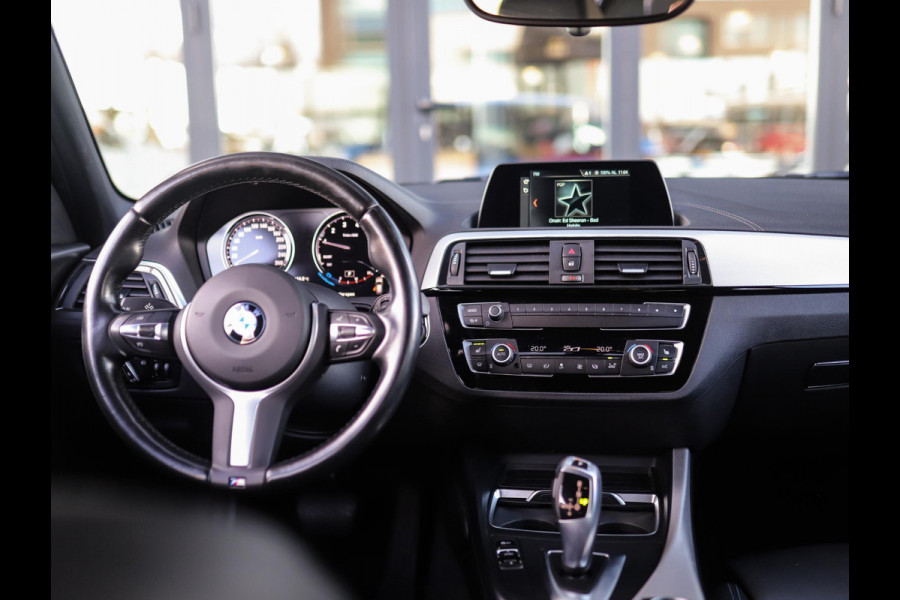BMW 1-serie 118i Corporate Lease Executive | M-Sport | Shadowline | Leder | Stoelverw. | 18" LM