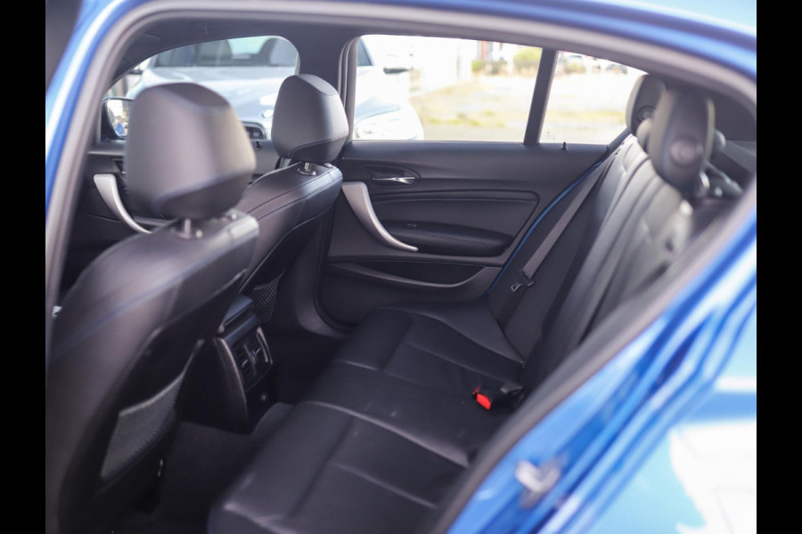 BMW 1-serie 118i Corporate Lease Executive | M-Sport | Shadowline | Leder | Stoelverw. | 18" LM