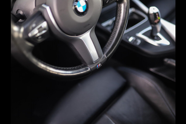 BMW 1-serie 118i Corporate Lease Executive | M-Sport | Shadowline | Leder | Stoelverw. | 18" LM