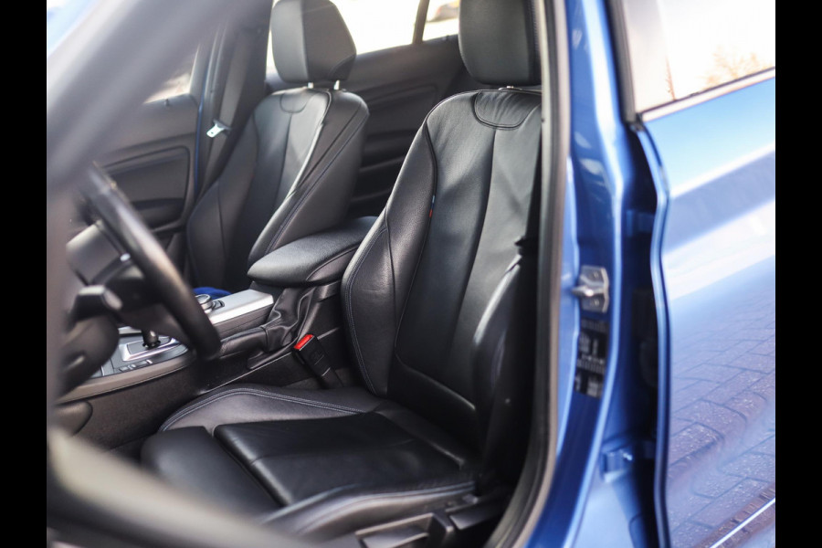 BMW 1-serie 118i Corporate Lease Executive | M-Sport | Shadowline | Leder | Stoelverw. | 18" LM