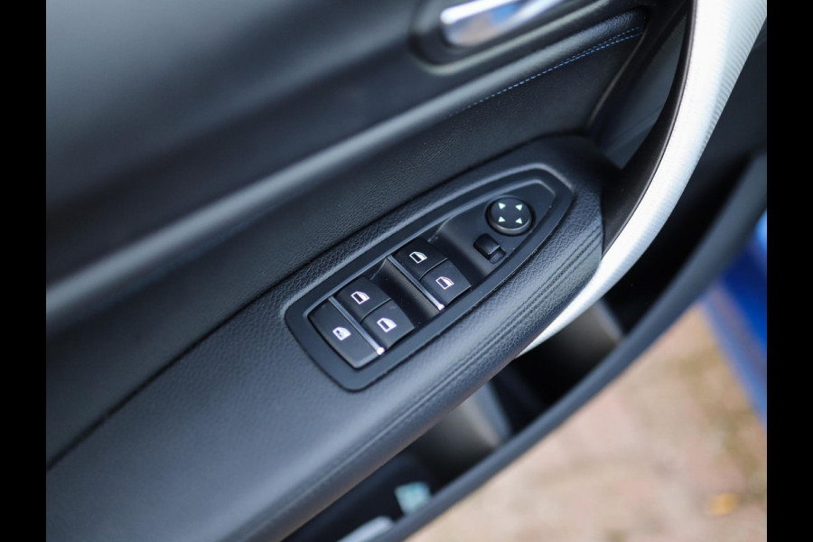 BMW 1-serie 118i Corporate Lease Executive | M-Sport | Shadowline | Leder | Stoelverw. | 18" LM