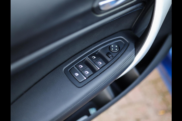 BMW 1-serie 118i Corporate Lease Executive | M-Sport | Shadowline | Leder | Stoelverw. | 18" LM