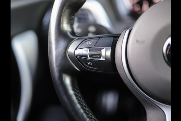 BMW 1-serie 118i Corporate Lease Executive | M-Sport | Shadowline | Leder | Stoelverw. | 18" LM