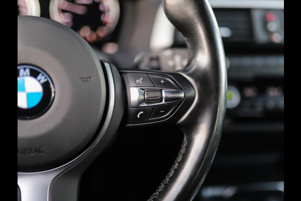 BMW 1-serie 118i Corporate Lease Executive | M-Sport | Shadowline | Leder | Stoelverw. | 18" LM