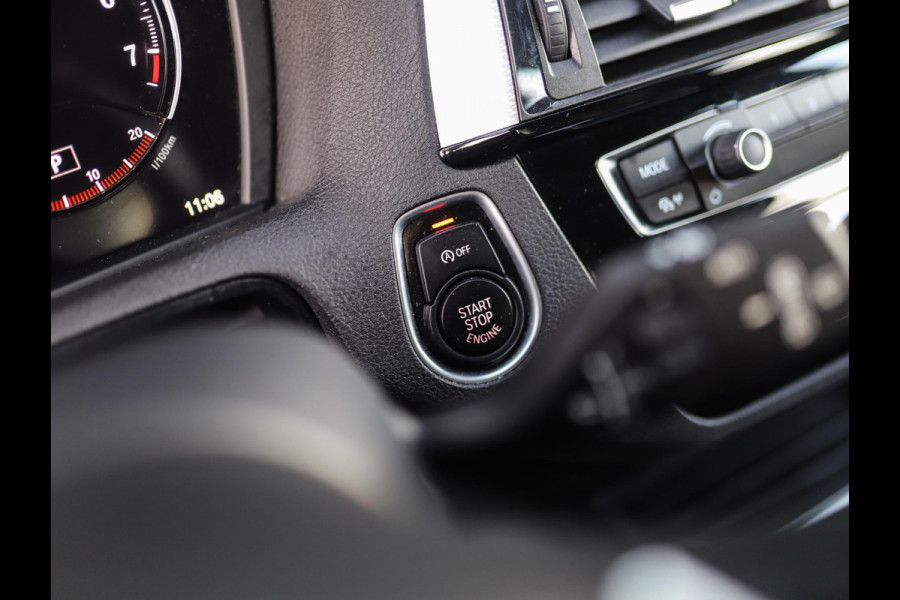 BMW 1-serie 118i Corporate Lease Executive | M-Sport | Shadowline | Leder | Stoelverw. | 18" LM