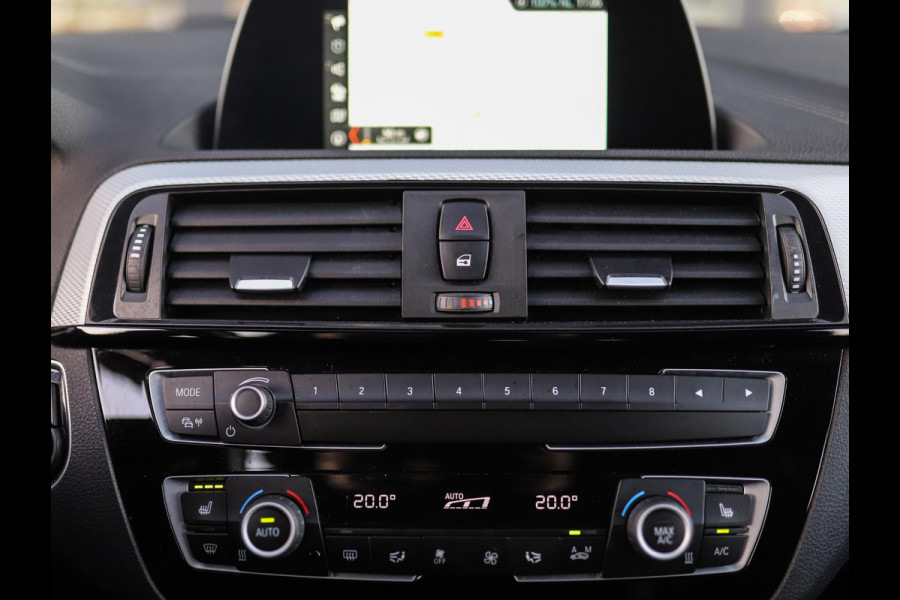 BMW 1-serie 118i Corporate Lease Executive | M-Sport | Shadowline | Leder | Stoelverw. | 18" LM