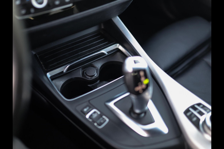 BMW 1-serie 118i Corporate Lease Executive | M-Sport | Shadowline | Leder | Stoelverw. | 18" LM