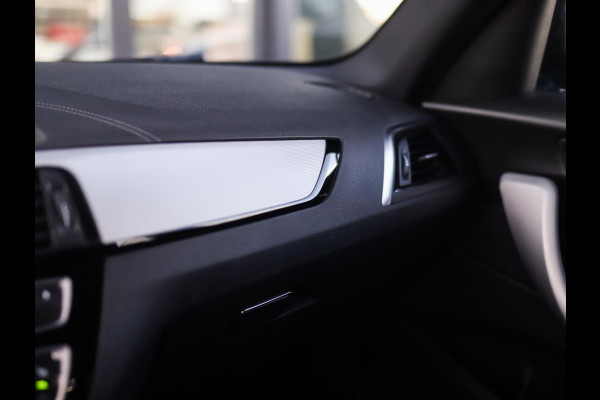 BMW 1-serie 118i Corporate Lease Executive | M-Sport | Shadowline | Leder | Stoelverw. | 18" LM