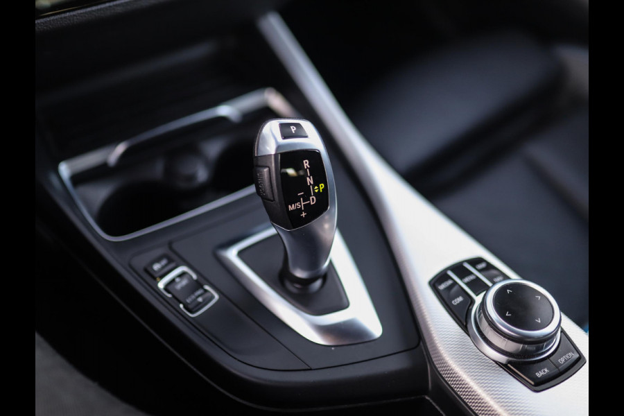 BMW 1-serie 118i Corporate Lease Executive | M-Sport | Shadowline | Leder | Stoelverw. | 18" LM