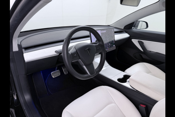 Tesla Model 3 Long Range AWD 75kWh 463PK 19"Lmv Priv.Glas Ivory-interieur ! FSD-3 Computer Premium Audio AutoPilot Panoramadak Camera's Leer A 4WD Stoel en achterbank verwarming Elektr.Stoelen+Memory+Easy-Entry WiFi SOH 91% Fabrieksgarantie op Accu en motor tot 192.000km / 18-11-2027 1e Eigenaar Origineel Nederlandse Auto 61.000 nieuw!