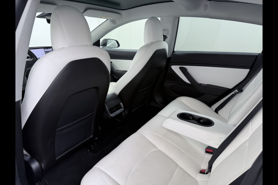 Tesla Model 3 Long Range AWD 75kWh 463PK 19"Lmv Priv.Glas Ivory-interieur ! FSD-3 Computer Premium Audio AutoPilot Panoramadak Camera's Leer A 4WD Stoel en achterbank verwarming Elektr.Stoelen+Memory+Easy-Entry WiFi SOH 91% Fabrieksgarantie op Accu en motor tot 192.000km / 18-11-2027 1e Eigenaar Origineel Nederlandse Auto 61.000 nieuw!