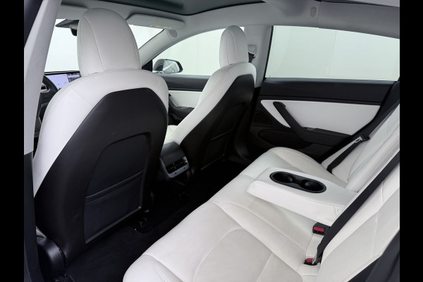 Tesla Model 3 Long Range AWD 75kWh 463PK 19"Lmv Priv.Glas Ivory-interieur ! FSD-3 Computer Premium Audio AutoPilot Panoramadak Camera's Leer A 4WD Stoel en achterbank verwarming Elektr.Stoelen+Memory+Easy-Entry WiFi SOH 91% Fabrieksgarantie op Accu en motor tot 192.000km / 18-11-2027 1e Eigenaar Origineel Nederlandse Auto 61.000 nieuw!