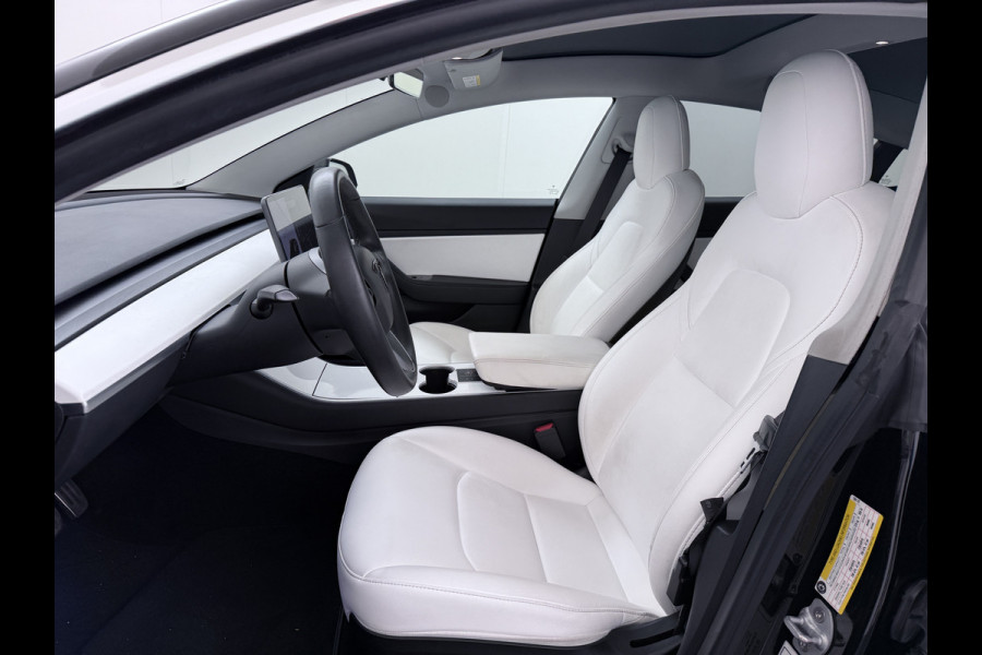 Tesla Model 3 Long Range AWD 75kWh 463PK 19"Lmv Priv.Glas Ivory-interieur ! FSD-3 Computer Premium Audio AutoPilot Panoramadak Camera's Leer A 4WD Stoel en achterbank verwarming Elektr.Stoelen+Memory+Easy-Entry WiFi SOH 91% Fabrieksgarantie op Accu en motor tot 192.000km / 18-11-2027 1e Eigenaar Origineel Nederlandse Auto 61.000 nieuw!