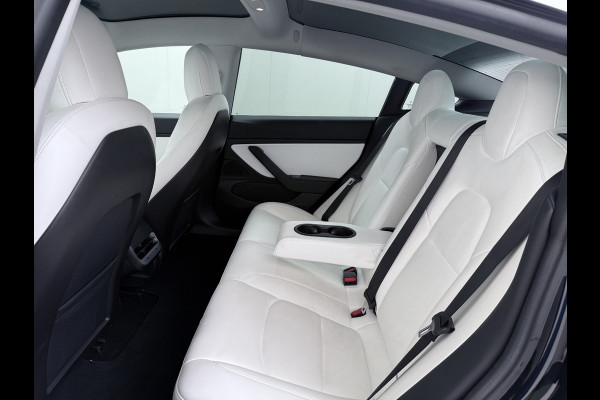 Tesla Model 3 Long Range AWD 75kWh 463PK 19"Lmv Priv.Glas Ivory-interieur ! FSD-3 Computer Premium Audio AutoPilot Panoramadak Camera's Leer A 4WD Stoel en achterbank verwarming Elektr.Stoelen+Memory+Easy-Entry WiFi SOH 91% Fabrieksgarantie op Accu en motor tot 192.000km / 18-11-2027 1e Eigenaar Origineel Nederlandse Auto 61.000 nieuw!