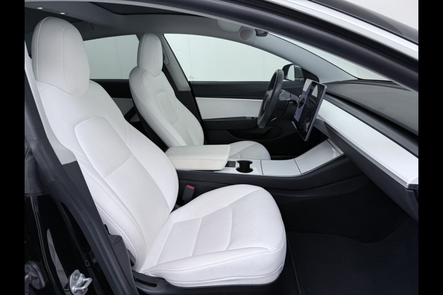 Tesla Model 3 Long Range AWD 75kWh 463PK 19"Lmv Priv.Glas Ivory-interieur ! FSD-3 Computer Premium Audio AutoPilot Panoramadak Camera's Leer A 4WD Stoel en achterbank verwarming Elektr.Stoelen+Memory+Easy-Entry WiFi SOH 91% Fabrieksgarantie op Accu en motor tot 192.000km / 18-11-2027 1e Eigenaar Origineel Nederlandse Auto 61.000 nieuw!