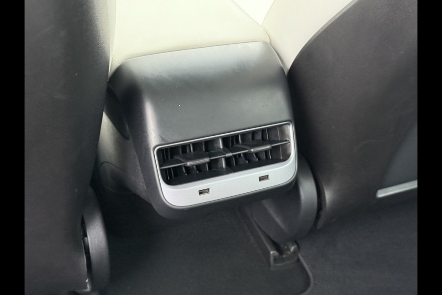 Tesla Model 3 Long Range AWD 75kWh 463PK 19"Lmv Priv.Glas Ivory-interieur ! FSD-3 Computer Premium Audio AutoPilot Panoramadak Camera's Leer A 4WD Stoel en achterbank verwarming Elektr.Stoelen+Memory+Easy-Entry WiFi SOH 91% Fabrieksgarantie op Accu en motor tot 192.000km / 18-11-2027 1e Eigenaar Origineel Nederlandse Auto 61.000 nieuw!