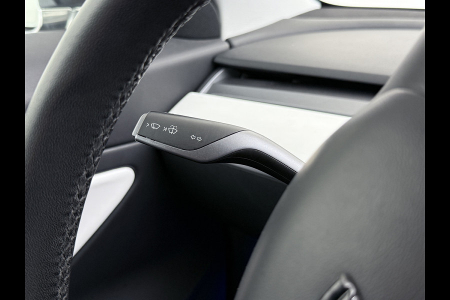 Tesla Model 3 Long Range AWD 75kWh 463PK 19"Lmv Priv.Glas Ivory-interieur ! FSD-3 Computer Premium Audio AutoPilot Panoramadak Camera's Leer A 4WD Stoel en achterbank verwarming Elektr.Stoelen+Memory+Easy-Entry WiFi SOH 91% Fabrieksgarantie op Accu en motor tot 192.000km / 18-11-2027 1e Eigenaar Origineel Nederlandse Auto 61.000 nieuw!
