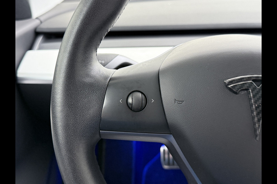 Tesla Model 3 Long Range AWD 75kWh 463PK 19"Lmv Priv.Glas Ivory-interieur ! FSD-3 Computer Premium Audio AutoPilot Panoramadak Camera's Leer A 4WD Stoel en achterbank verwarming Elektr.Stoelen+Memory+Easy-Entry WiFi SOH 91% Fabrieksgarantie op Accu en motor tot 192.000km / 18-11-2027 1e Eigenaar Origineel Nederlandse Auto 61.000 nieuw!