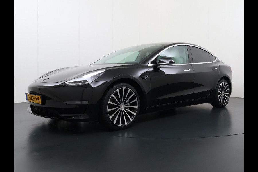 Tesla Model 3 Long Range AWD 75kWh 463PK 19"Lmv Priv.Glas Ivory-interieur ! FSD-3 Computer Premium Audio AutoPilot Panoramadak Camera's Leer A 4WD Stoel en achterbank verwarming Elektr.Stoelen+Memory+Easy-Entry WiFi SOH 91% Fabrieksgarantie op Accu en motor tot 192.000km / 18-11-2027 1e Eigenaar Origineel Nederlandse Auto 61.000 nieuw!
