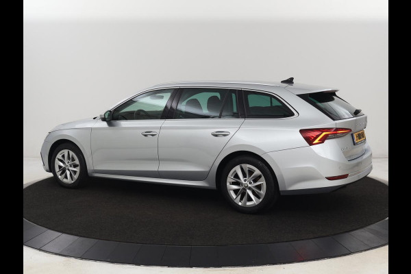 Škoda Octavia 1.5 TSI First Edition | Stoelverwarming | Adaptive cruise | Carplay | Sfeerverlichting | Matrix LED | Navigatie | Parkeerhulp | Keyless | DAB | Virtual Cockpit