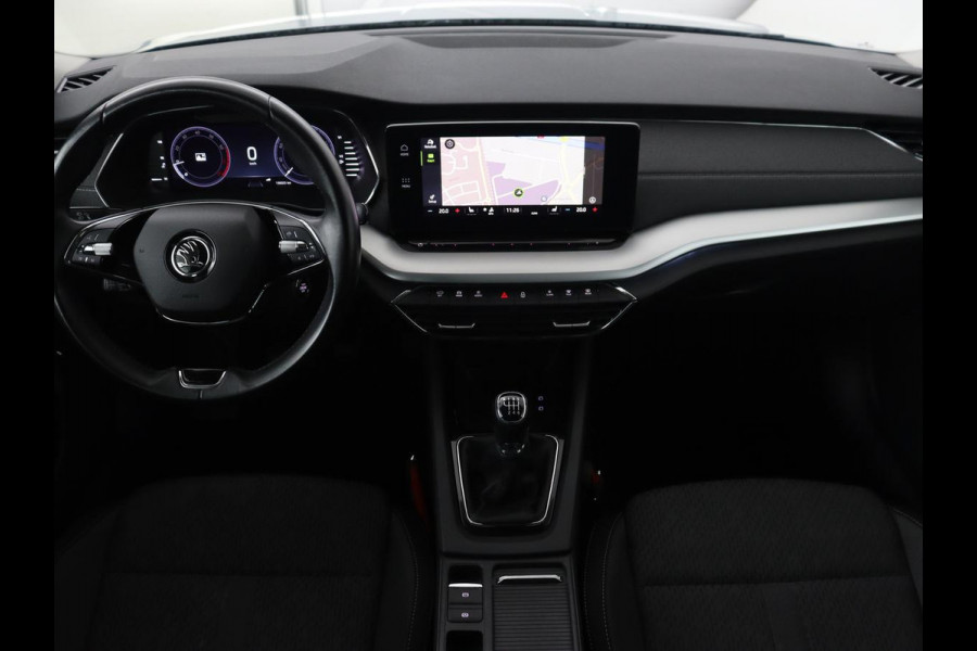 Škoda Octavia 1.5 TSI First Edition | Stoelverwarming | Adaptive cruise | Carplay | Sfeerverlichting | Matrix LED | Navigatie | Parkeerhulp | Keyless | DAB | Virtual Cockpit