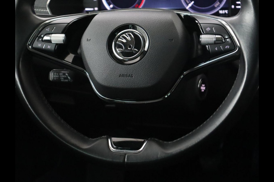 Škoda Octavia 1.5 TSI First Edition | Stoelverwarming | Adaptive cruise | Carplay | Sfeerverlichting | Matrix LED | Navigatie | Parkeerhulp | Keyless | DAB | Virtual Cockpit