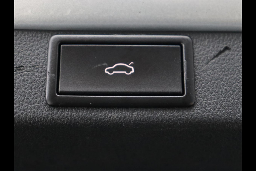 Škoda Octavia 1.5 TSI First Edition | Stoelverwarming | Adaptive cruise | Carplay | Sfeerverlichting | Matrix LED | Navigatie | Parkeerhulp | Keyless | DAB | Virtual Cockpit