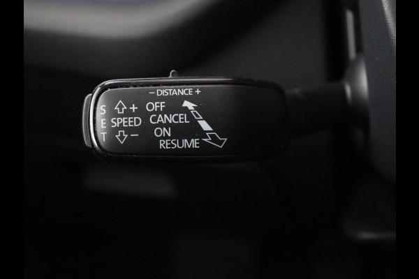 Škoda Octavia 1.5 TSI First Edition | Stoelverwarming | Adaptive cruise | Carplay | Sfeerverlichting | Matrix LED | Navigatie | Parkeerhulp | Keyless | DAB | Virtual Cockpit