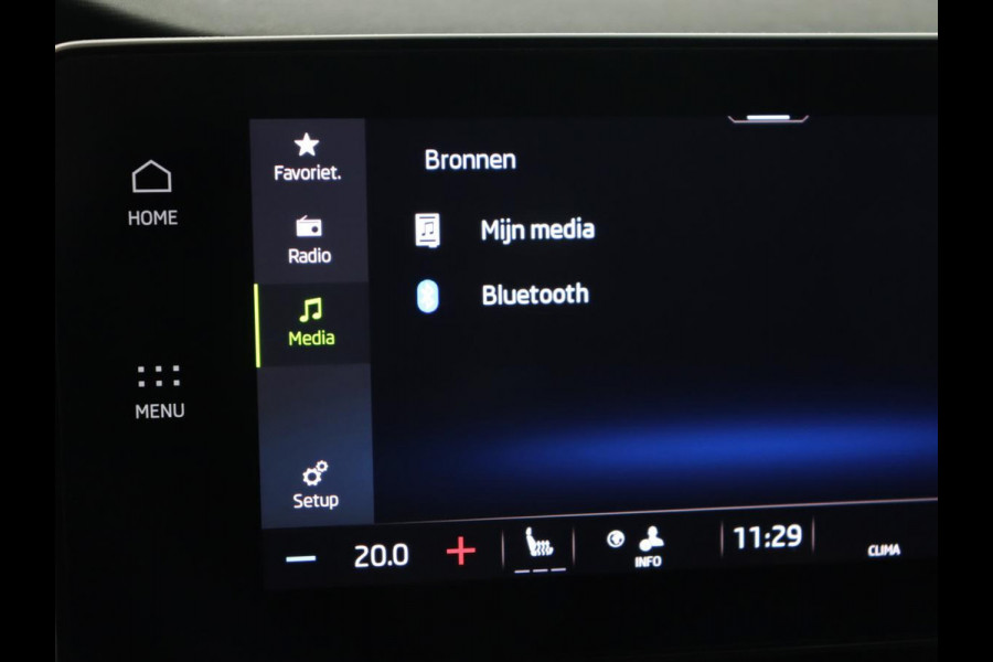 Škoda Octavia 1.5 TSI First Edition | Stoelverwarming | Adaptive cruise | Carplay | Sfeerverlichting | Matrix LED | Navigatie | Parkeerhulp | Keyless | DAB | Virtual Cockpit