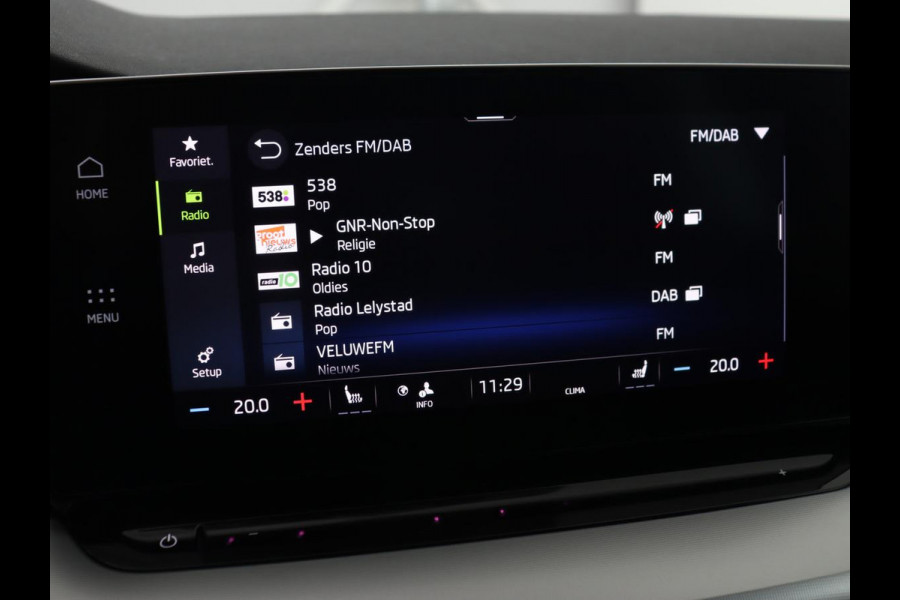 Škoda Octavia 1.5 TSI First Edition | Stoelverwarming | Adaptive cruise | Carplay | Sfeerverlichting | Matrix LED | Navigatie | Parkeerhulp | Keyless | DAB | Virtual Cockpit
