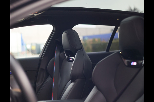 BMW 5 Serie Touring 550e xDrive | Pano - Trekhaak - B&W