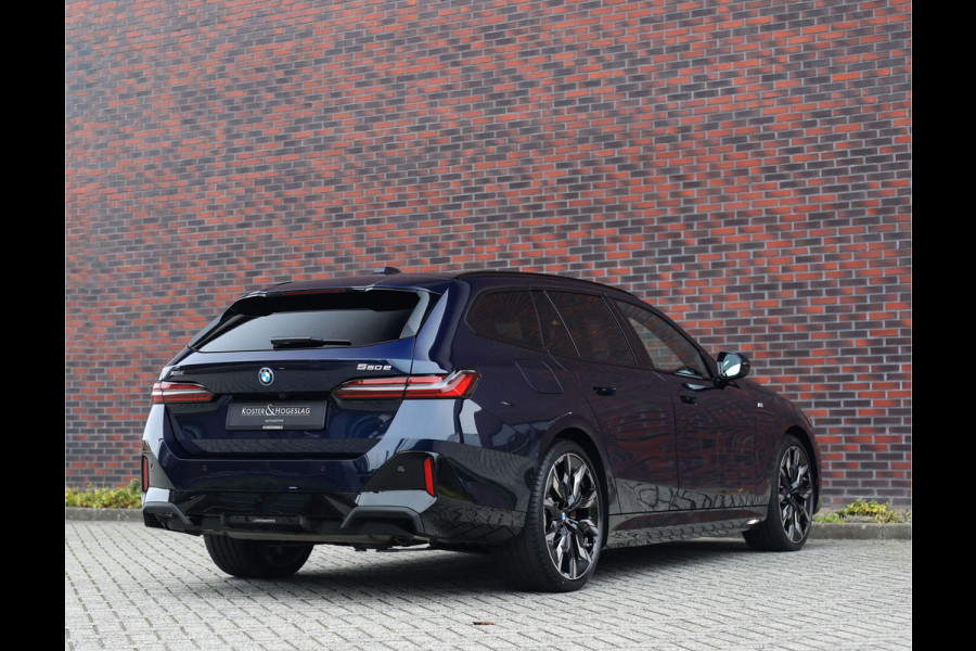 BMW 5 Serie Touring 550e xDrive | Pano - Trekhaak - B&W